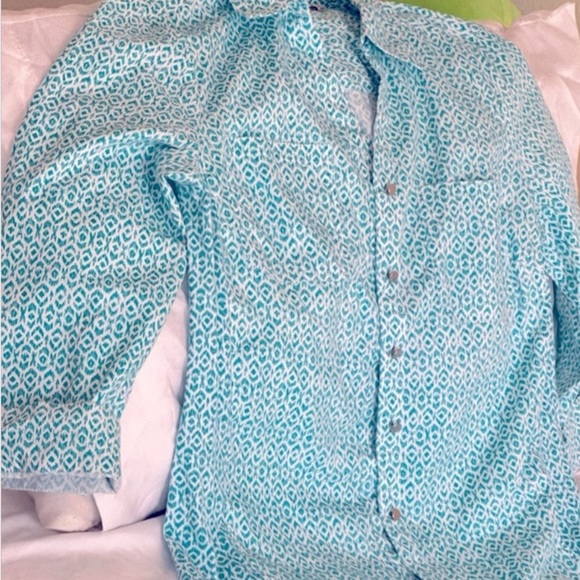 Emily Daniel’s  2 packets women turquoise bottom down shirt  size small like new - Picture 1 of 11